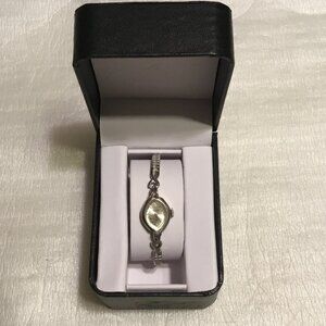 Vintage ladies Waltham watch w/ 2 tiny diamonds & 10K rolled gold Speidel band